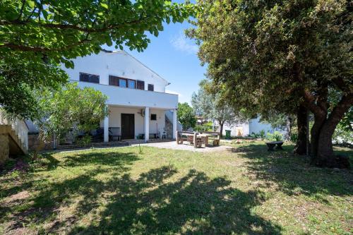 Apartments with a parking space Zdrelac Pasman - 8514