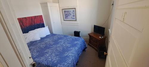 4 bedrooms, 5 beds