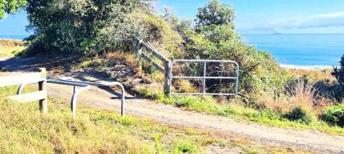 ที่เที่ยวใกล้ที่พัก, Tirohanga Beach Escape in โอโพทิกิ