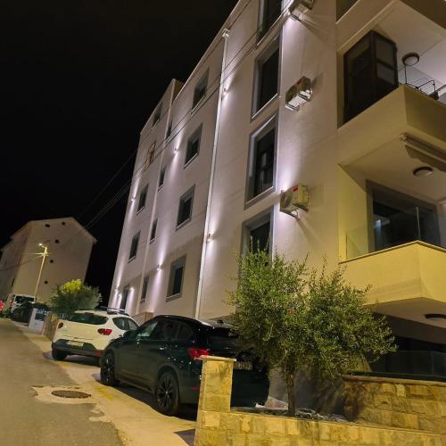 Blue Bay Boutique Studio, Đenovići