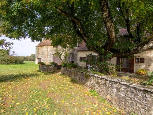 House 4 People in Archignac