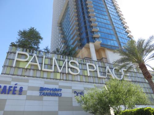 Beautiful Palms Place Suite - image 2