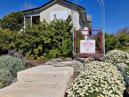 Vaade, Vibrant & Vintage B & B in Cambooya