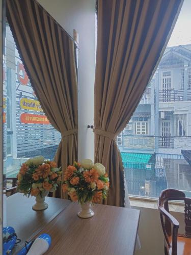 VẠN LỘC HOTEL - Tap to explore photos
