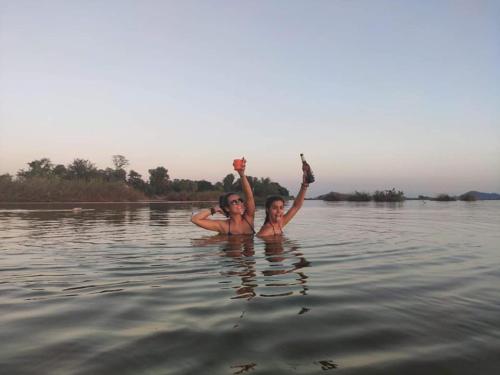 Smiling Lao River View in ミャンコン
