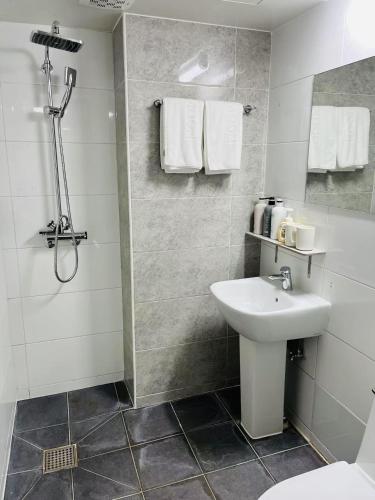 room detail thumbnail 2