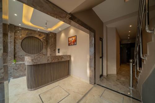ล็อบบี้, Aalaya Suites By Perfect Stayz in โมติจุระ