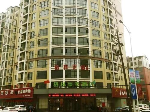 . GreenTree Inn Yichun Mingyueshan Airport