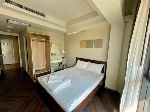 Standard Double Room image 3