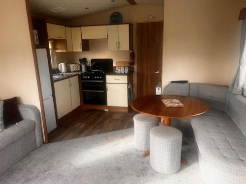Your Happy Place - 8 Berth Caravan 5 minutes from lovely sandy beach 4