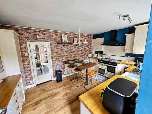 Large 3 bedroom home in the heart of Bingley in 賓格利