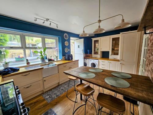 Large 3 bedroom home in the heart of Bingley in 賓格利