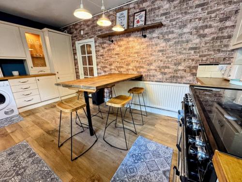 Large 3 bedroom home in the heart of Bingley in 賓格利
