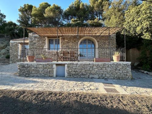 Bastidon provençal entièrement rénové et climatisé gîte à louer Vaugines