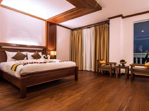 The Palm Hotel near Occheuteal Beach