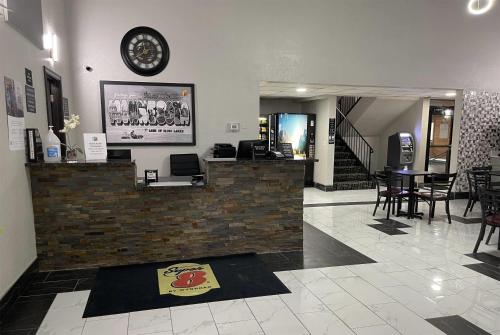 Super 8 by Wyndham Shakopee in Shakopee, USA