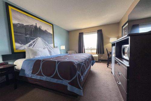 Standard King Room image 2