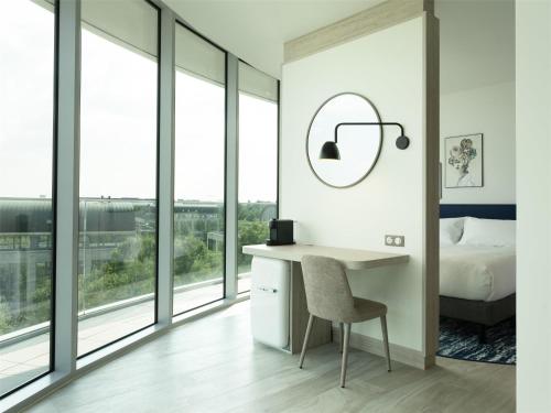 room detail thumbnail 1