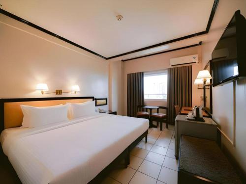 Palm Hotel Manila near Intramuros & Rizal, Bagumbayan Light & Sound Museum