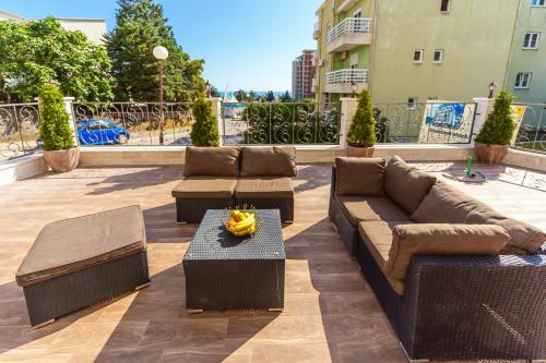 Opium Mar Apartments - main image