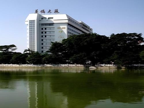 . Quanzhou Overseas Chinese Hotel