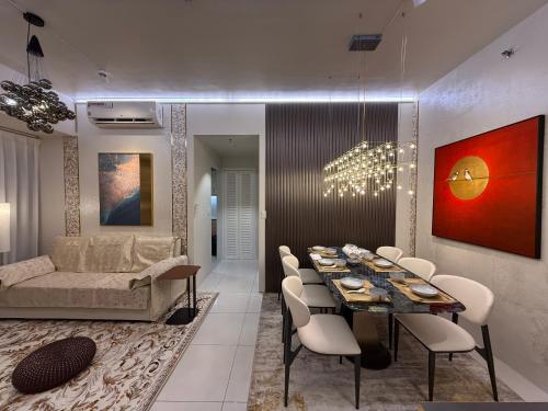 Luxury 2BR Condo Retreat Near Airports MOA Okada, Manila