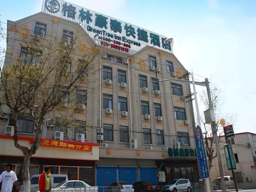 . GreenTree Inn Shanghai Luojing Express Hotel