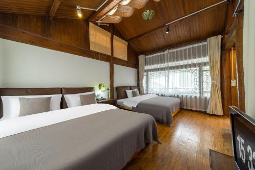 Superior Twin Room image 2