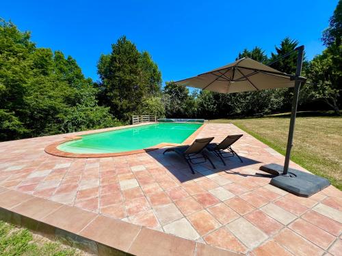 Belle maison ancienne en Perigord avec piscine in Rufiņjaka Sensernīna