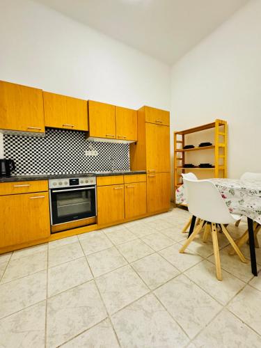 Affordable Apartment, 4 Minutes from Stadthalle and U6 Metro, Wien (Foto 7)