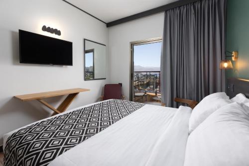 Comfort Double Room with Pool View & Balcony image 4
