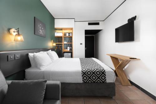 Comfort specious room  image 2
