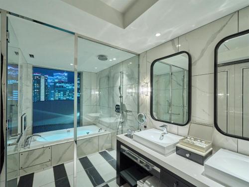 room detail thumbnail 2