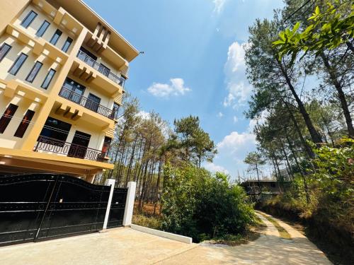 Exterior view, XTSY Travellers Hostel in Shillong