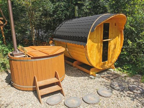 Hope Mountain Escape Poland, Charming Barrel House
