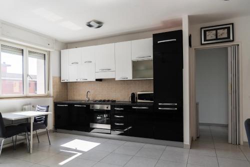 virtuve, Youhosty - San Raffaele Comfort Flat in Quartiere Adriano