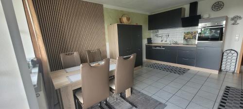 virtuve, Ferienwohnung Zur schönen Aussicht (Ferienwohnung Zur schonen Aussicht) in Lalling