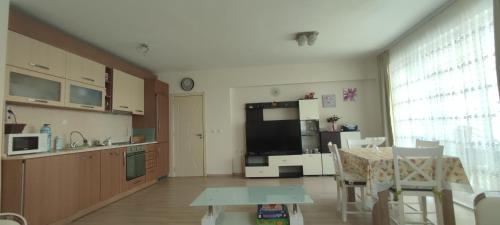 One-Bedroom Apartment with Pool View image 10