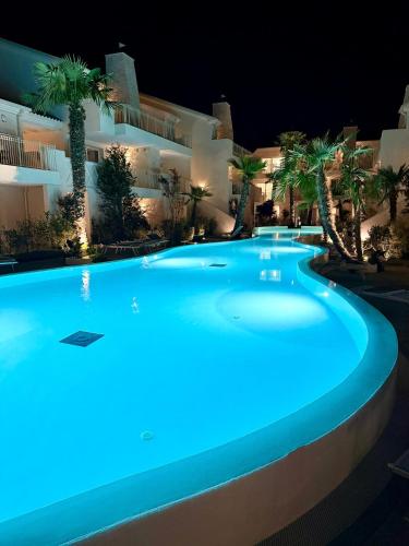 Úszómedence, Luxury Beach and Pool House Jesolo in Piazza Milano