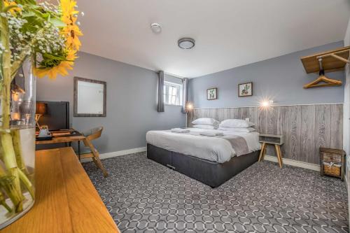 rooms@73