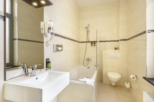 Dansaert Hotel - image 8