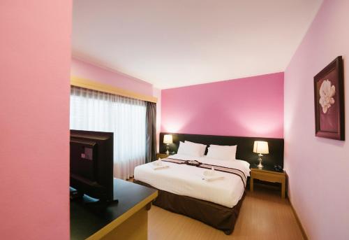 room detail thumbnail 1