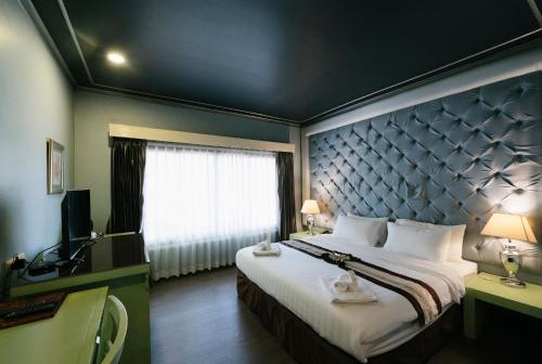 room detail thumbnail 0