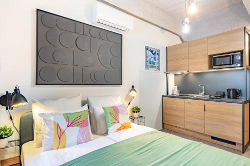 Central - Stylish - Very Comfy - image 7