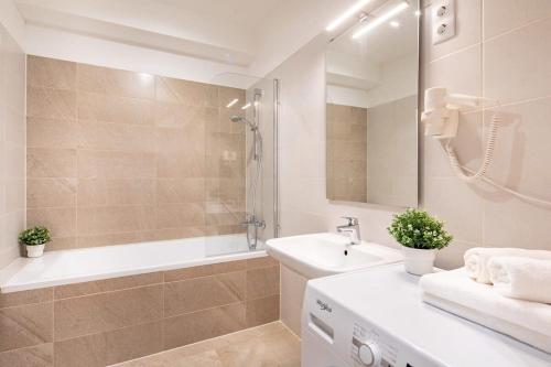 Stylish - NEW - Central Home - image 12