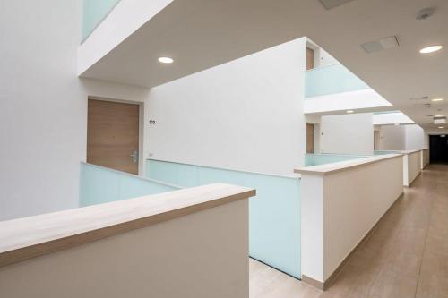 Stylish - NEW - Central Home - image 6
