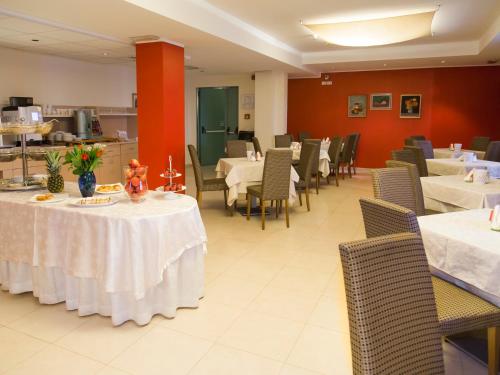 Hotel Regina - image 7