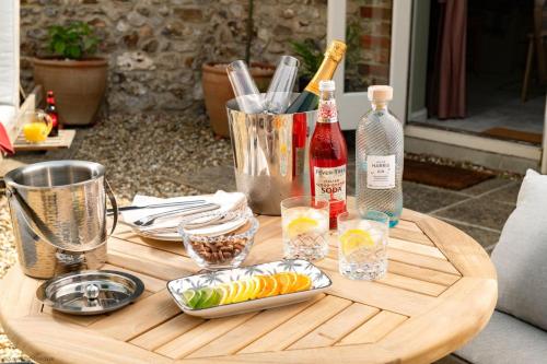 Exterior view, Acorn Cottage in Southleigh