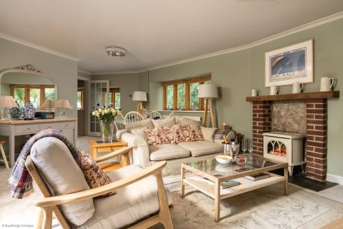 Exterior view, Acorn Cottage in Southleigh