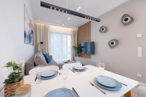 Instalações, Air-conditioned Apartment with Parking Near Spodek by Renters Prestige in Bogucice